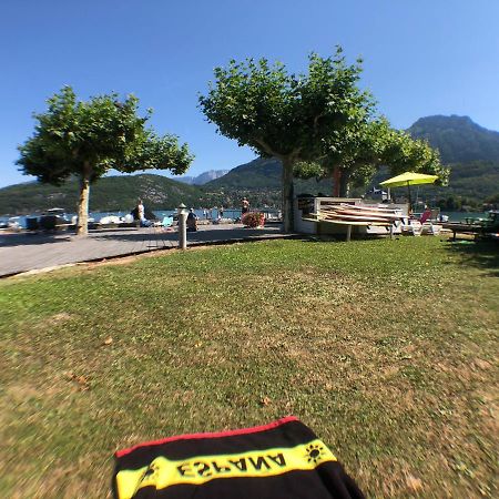 Logement atypique avec vue unique panoramique sur le lac d’Annecy, dans une résidence avec plage et ponton privée sur la commune de Duingt  Exterior foto