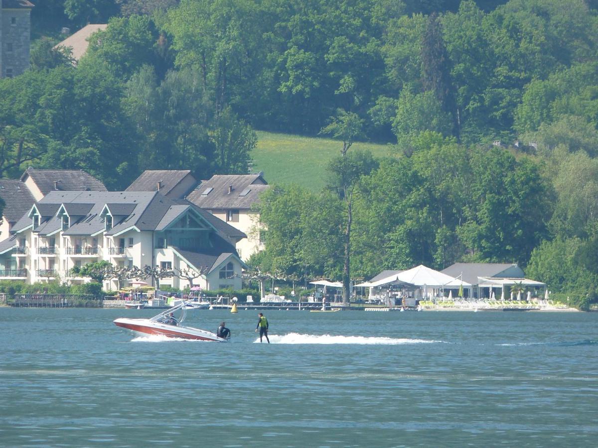 Logement atypique avec vue unique panoramique sur le lac d’Annecy, dans une résidence avec plage et ponton privée sur la commune de Duingt  Exterior foto